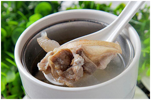 白茅根雪梨豬肺湯